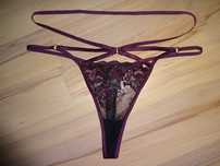 PRIVATE COLLECTION by Hunkemoller SEXI koronkowe stringi z paskami XL