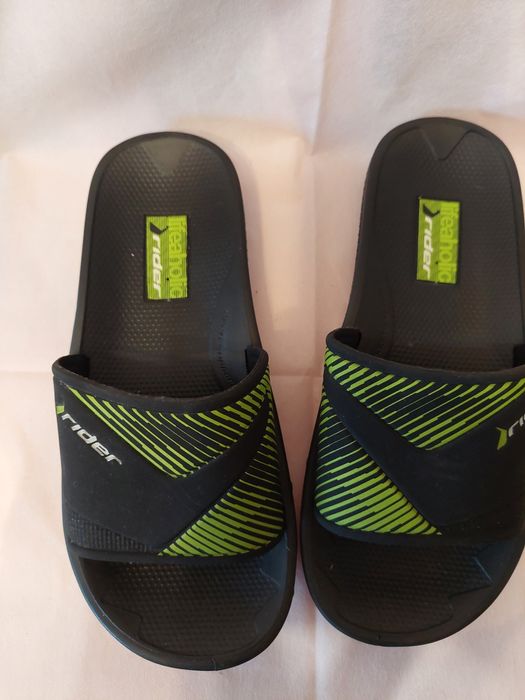 Klapki na basen rozmiar 35