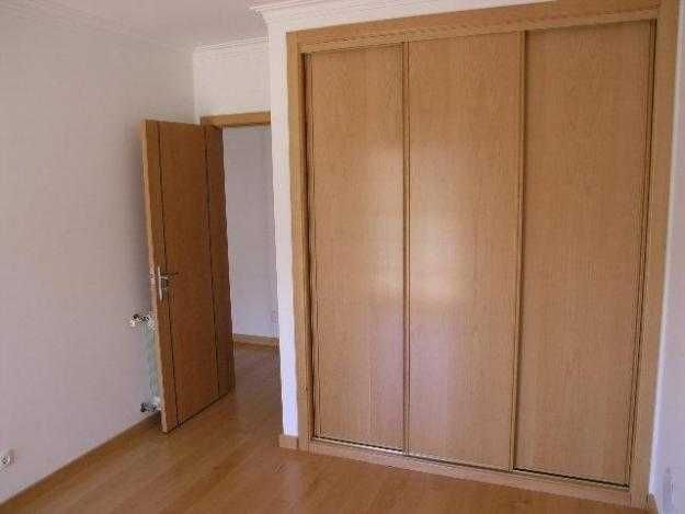 ARRENDA-SE QUARTO na Parede-Carcavelos