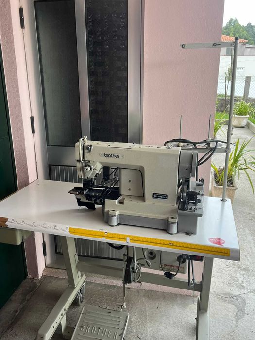 Máquina brother  de bainhas