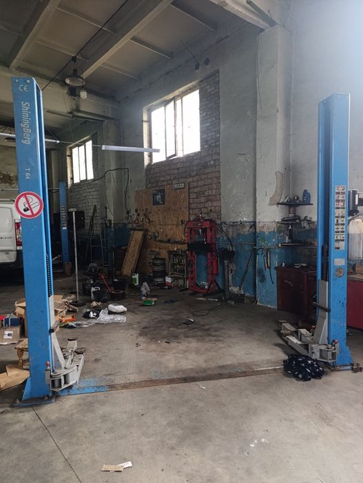 Підйомник автомобільний гідравлічний б.у.