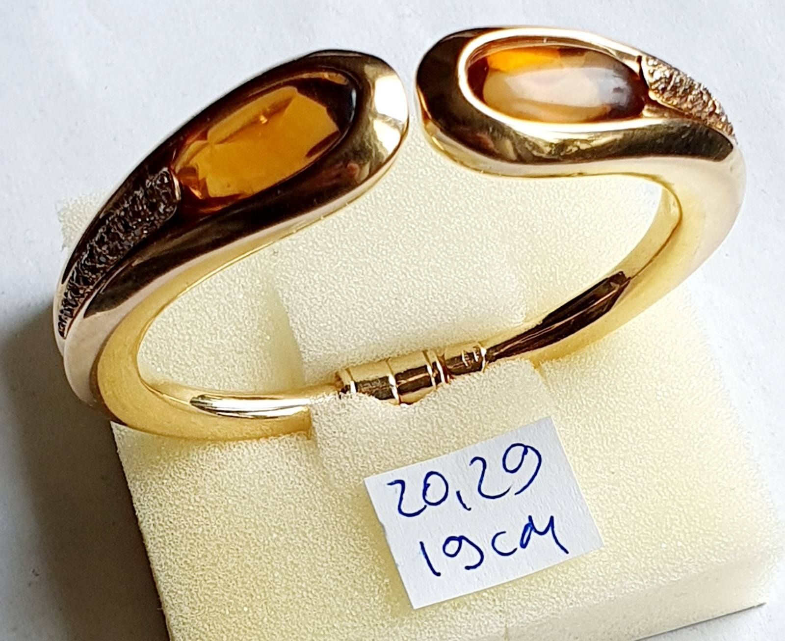 Продам золотой браслет-скоба с янтарем