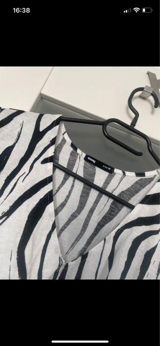 Sukienka w motyw zebry Sinsay rozmiar M