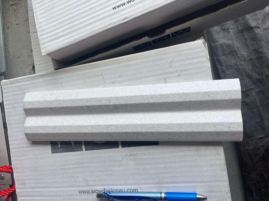 WOW Stripes White Stone Matt 7,5x30 cegiełka trójwymiarowa