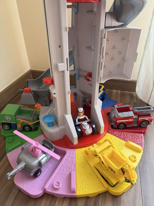 Torre Patrulha Pata com veículos e personagens