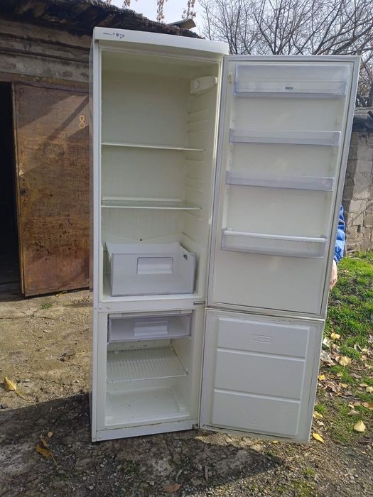 Продам холодильник Zanussi италия