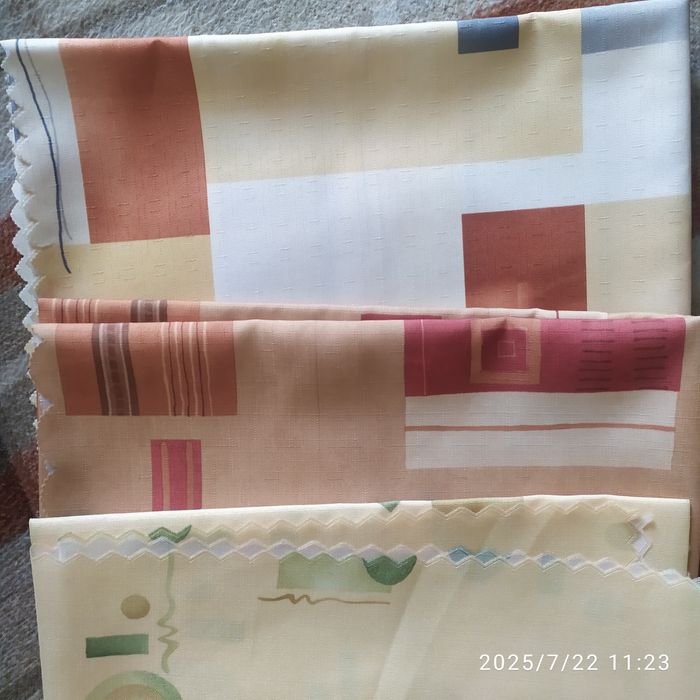 Trzy obrusy zmywałne .