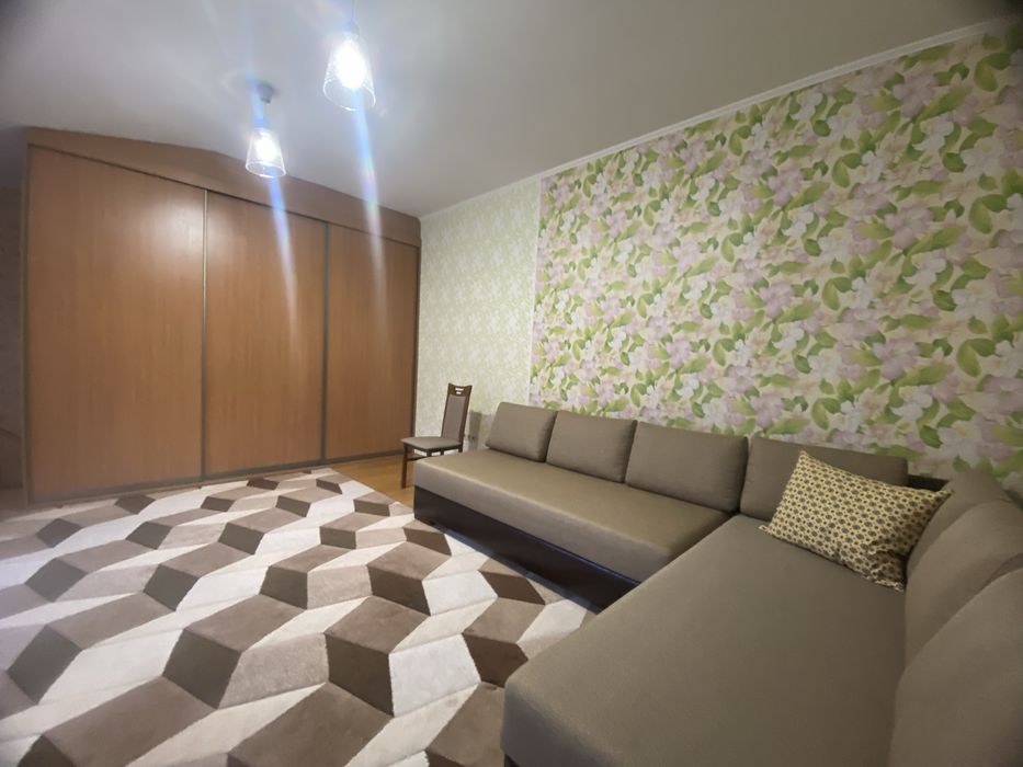 Оренда 2к. 2 рівневої квартири в центрі міста