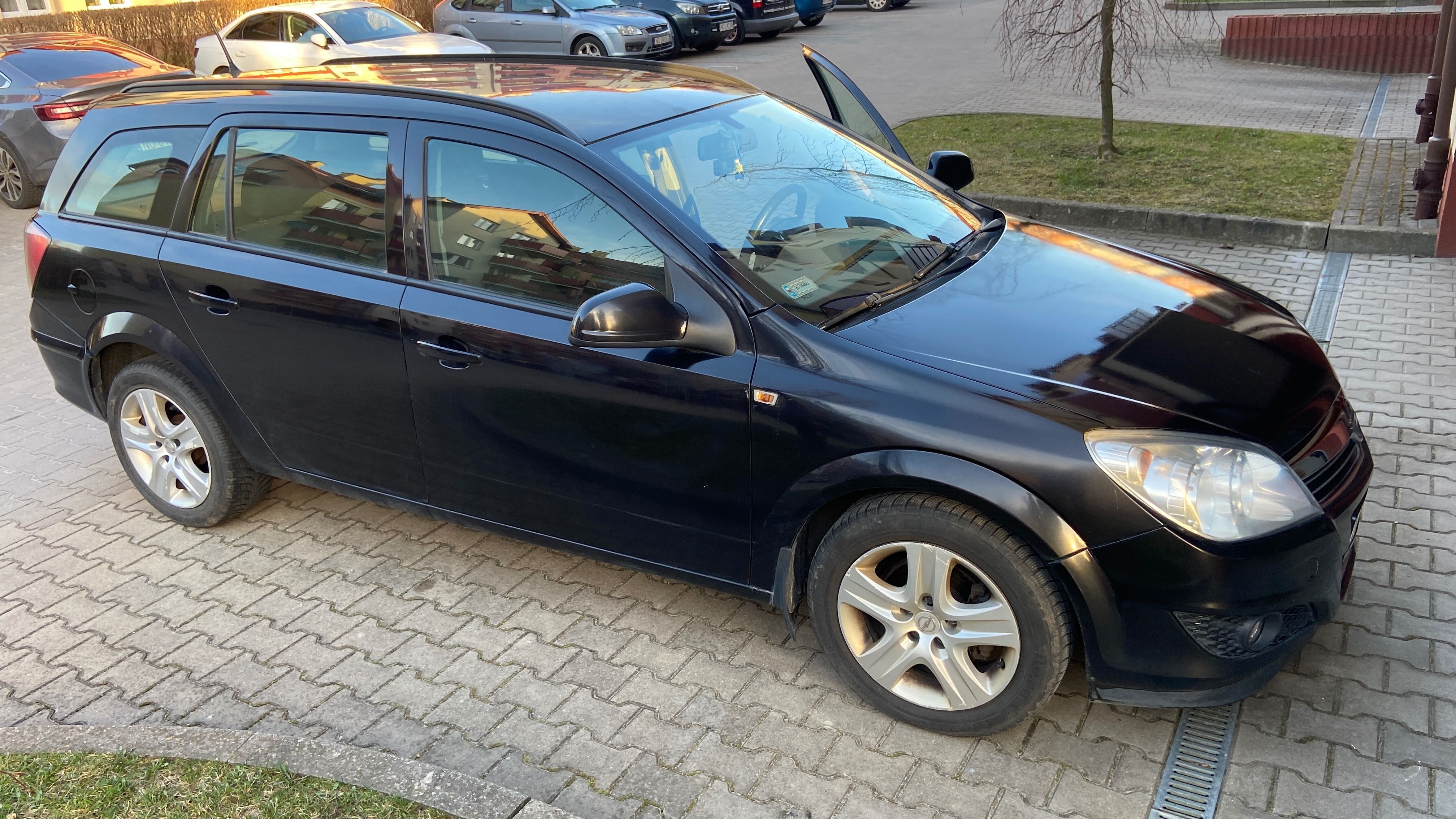 Opel Astra 1,6 2010r