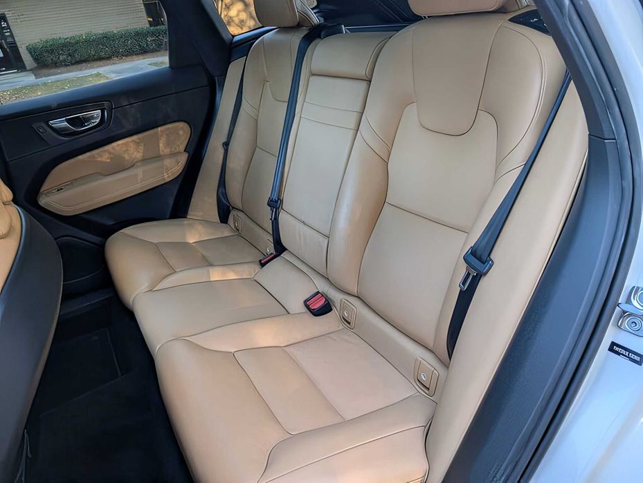 Volvo XC60      2020