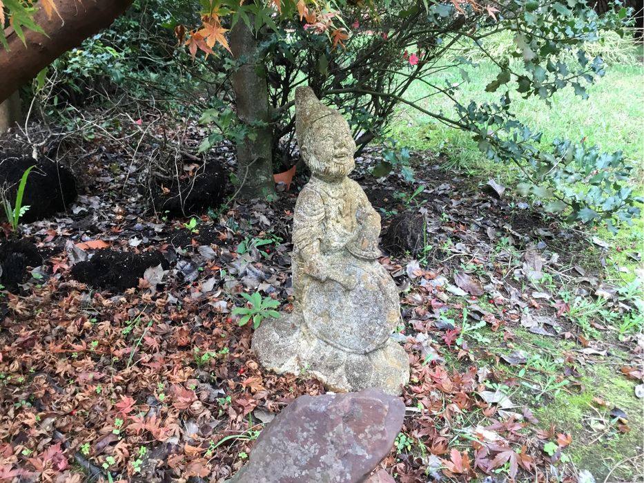 Anão de jardim em pedra
