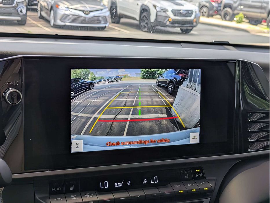 Toyota Camry      2025