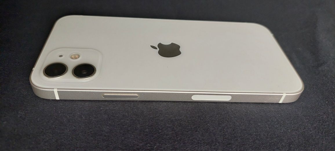 iPhone 12, 128GB z 7 etui, szkiełkiem ochronnym i dowodem zakupu