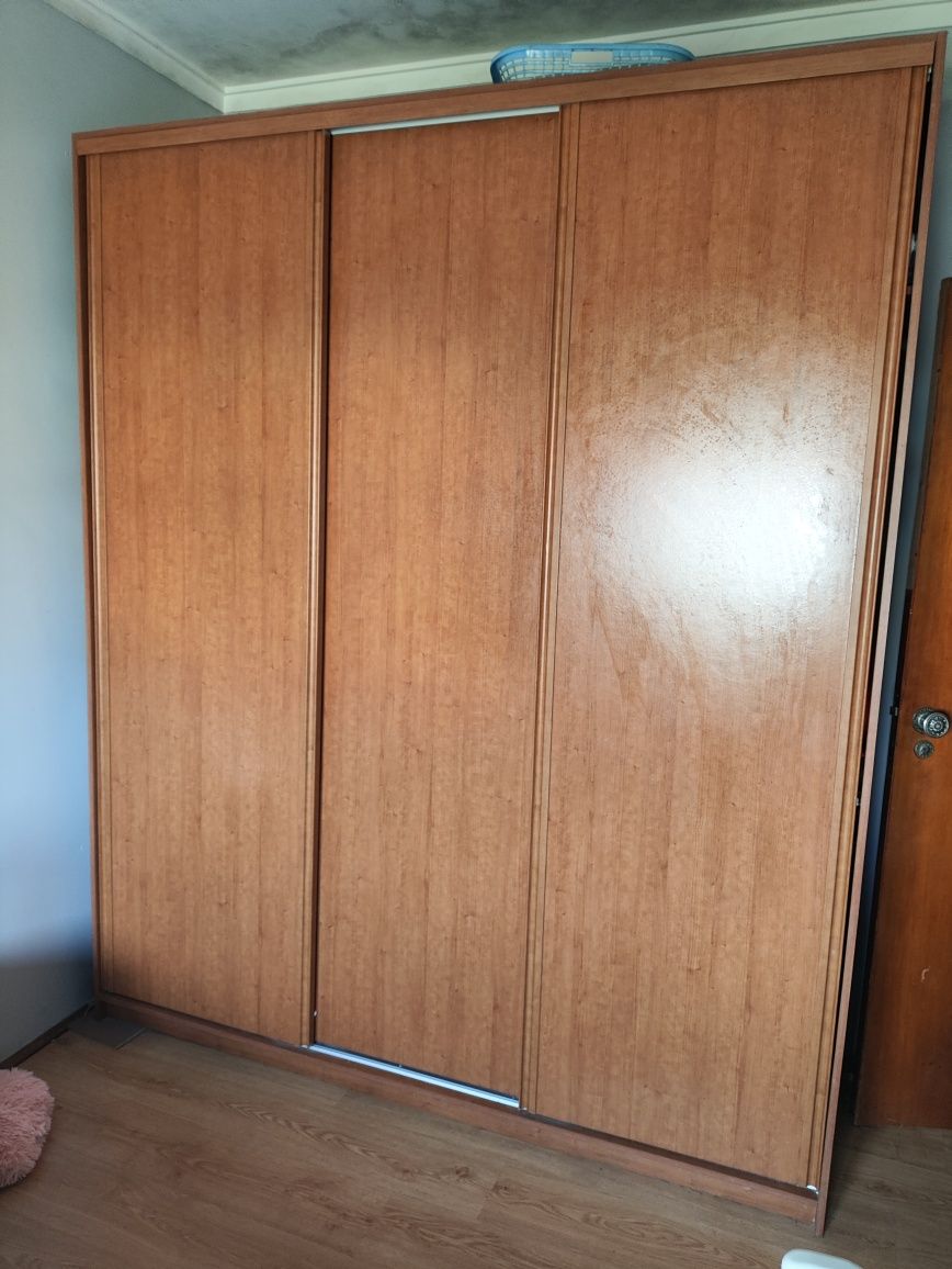 Roupeiro com 3 portas de correr em carvalho 220x200x70