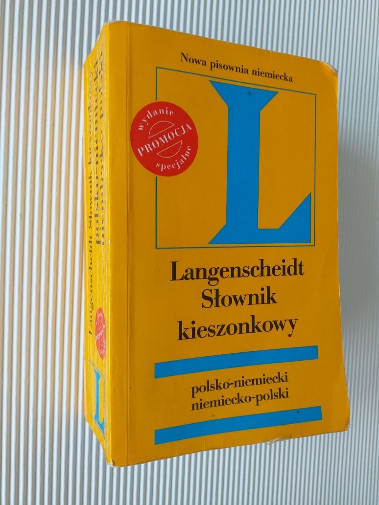 Słownik kieszonkowy polsko-niemiecki.Langenscheidt. 2002 rok.