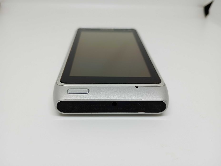 Srebrna Nokia N8 z oryginalnym ETUI (Transmiter FM, Optyka Carl Zeiss)