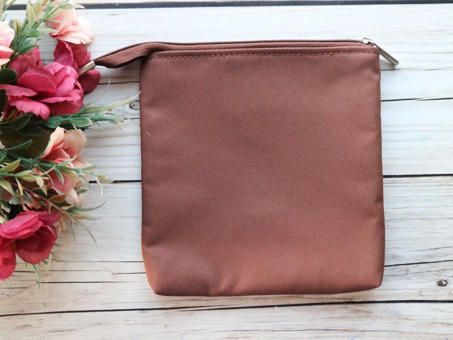 Kosmetyczka płaska do torebki kobieta z wilkiem PL handmade