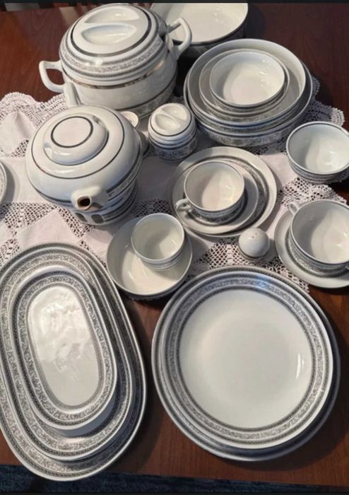 Bardzo duży serwis porcelanowy obiadowo-śniadaniowy