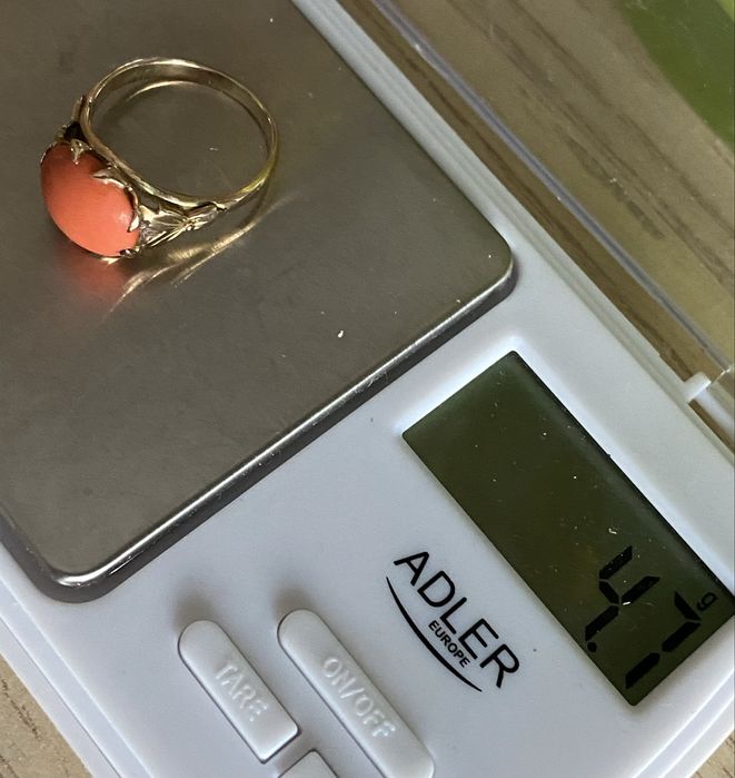 Zloty pierscionek z koralem