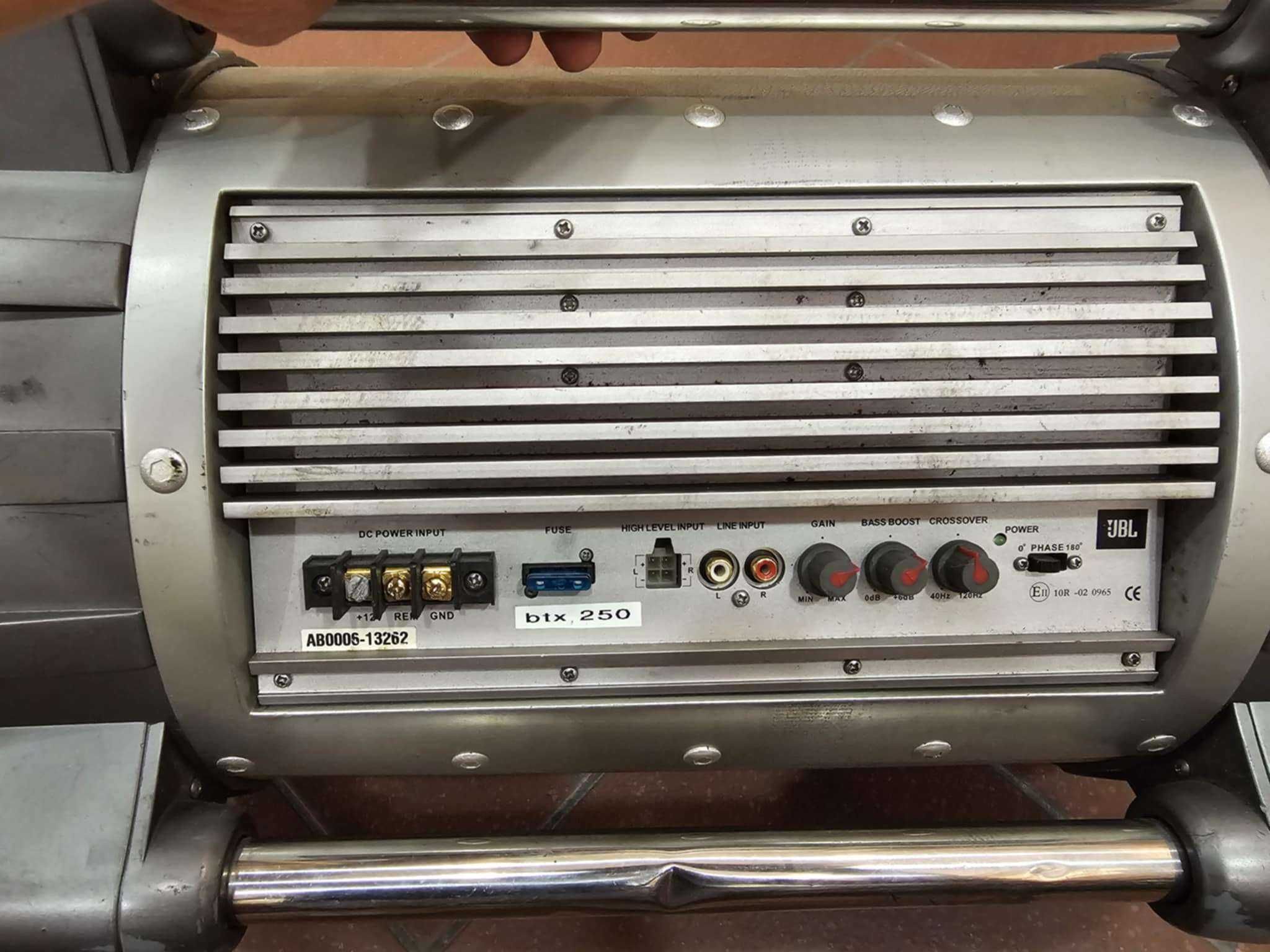 Tuba basowa JBL
BTX 250