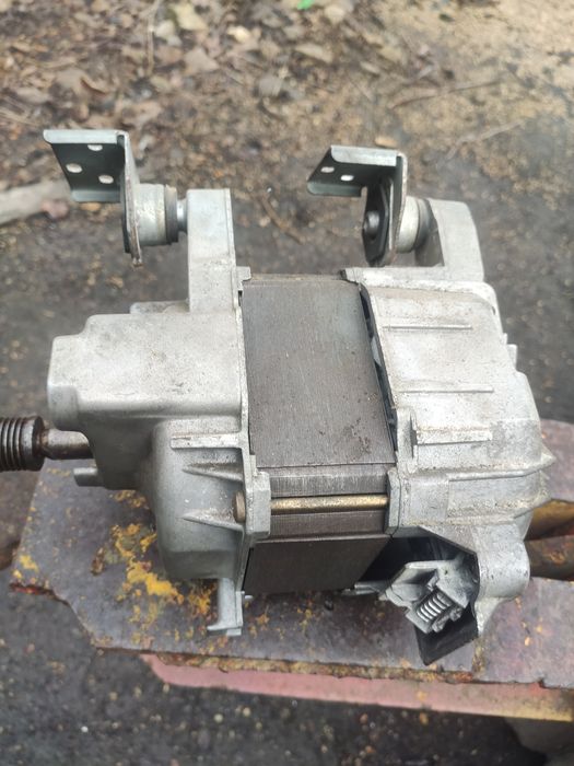 Продам электродвигатель на стиральную машину.