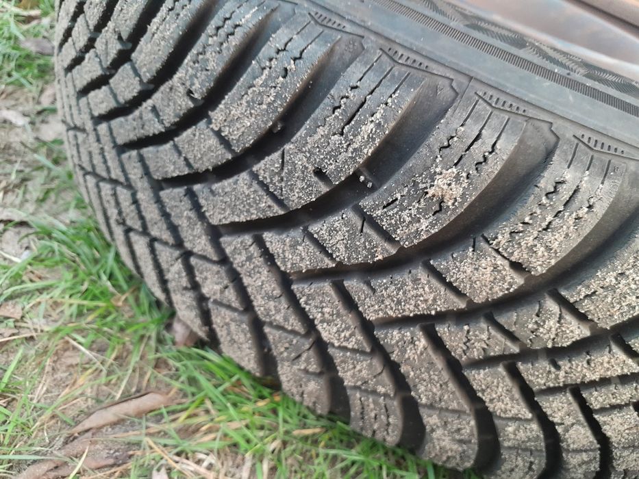 Oryg. koła 195/65/15 5x112 Golf V opony zima 22r.