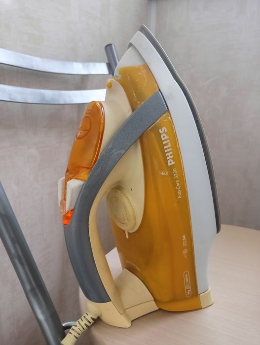 Праски Philips EasyCare 3230 та GC3310  2200 W