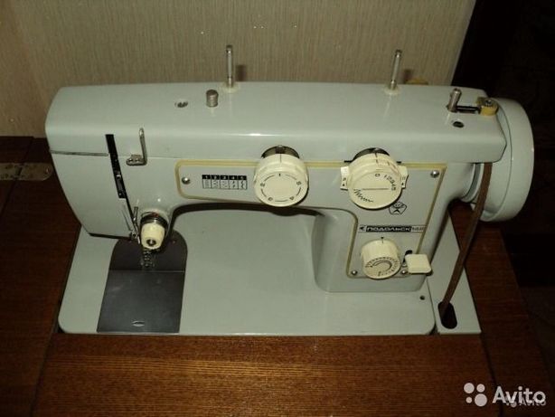 Швейная машинка "Подольск 142" СССР со столом