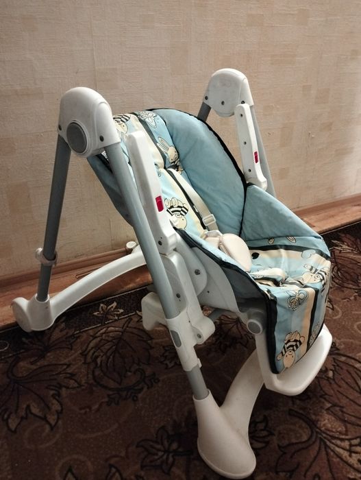 Стільчик для годування.