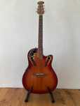 Guitarra semi-acústica Ovation Applause