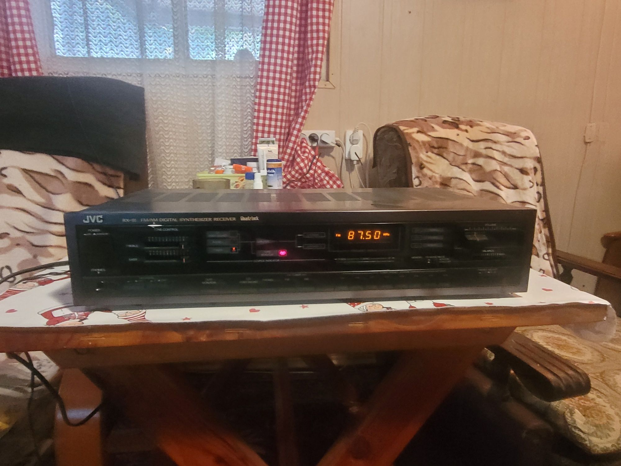 Sprzedam niesprawne radio Zodiak amplituner JVC  i Hitachi I CD Denon