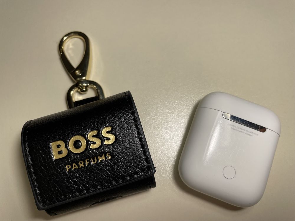 Чехол для наушников AirPods от Hugo Boss