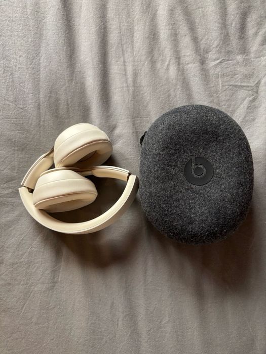 beats solo pro noise cancelling