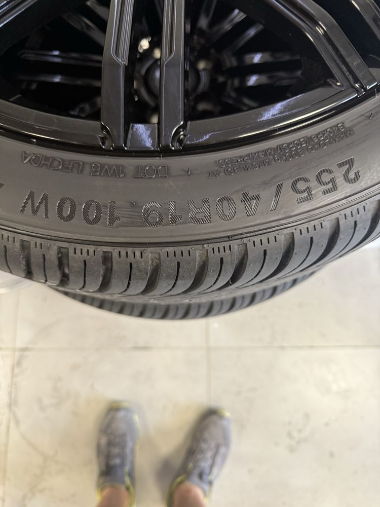 Opona 255/40r19 100 w atlas wielosezonowe jak nowe