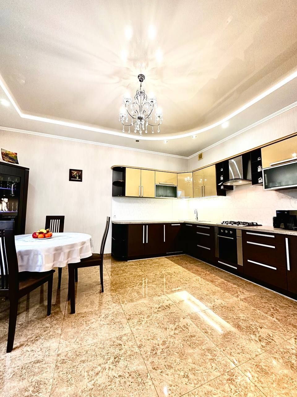 Продам дом с бассейном Новоалександровка
