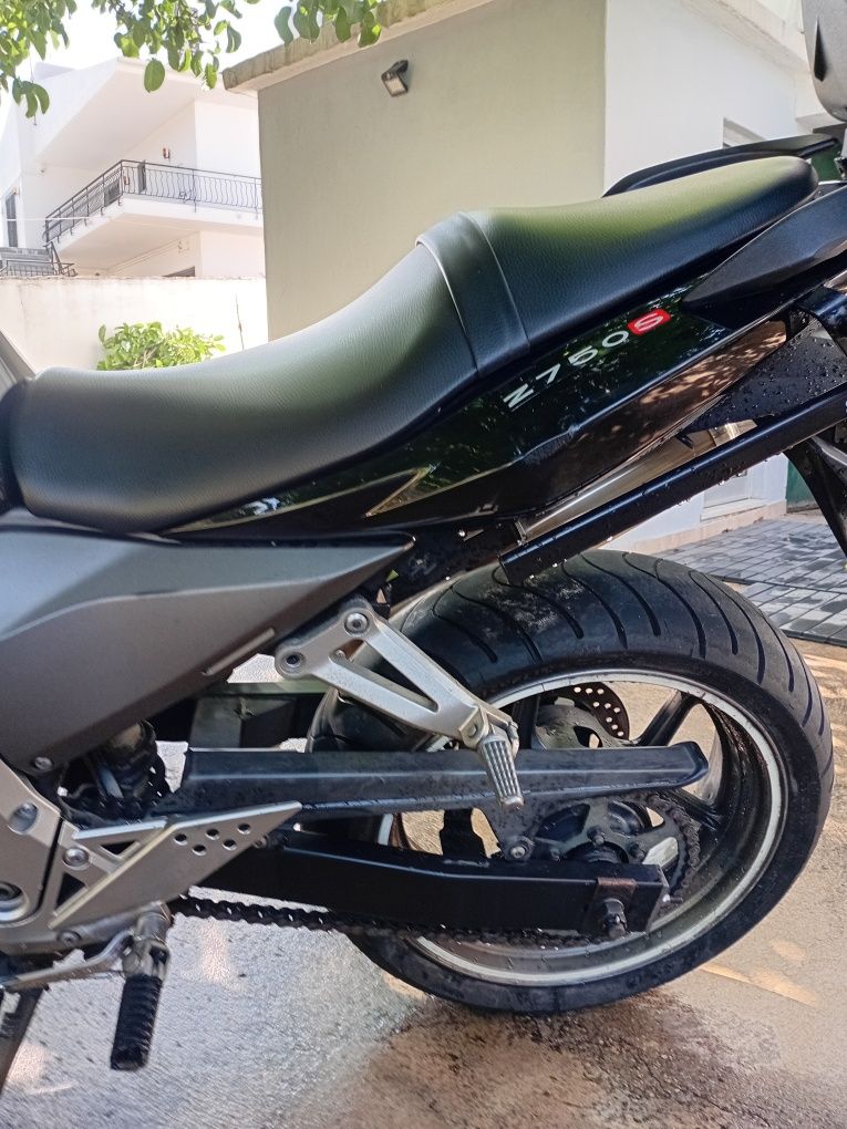 Kawasaki Z750S ano 2006