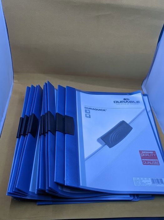 durable 227007 skoroszyt zaciskowy opak. 20 sztuk, kolor granatowy.