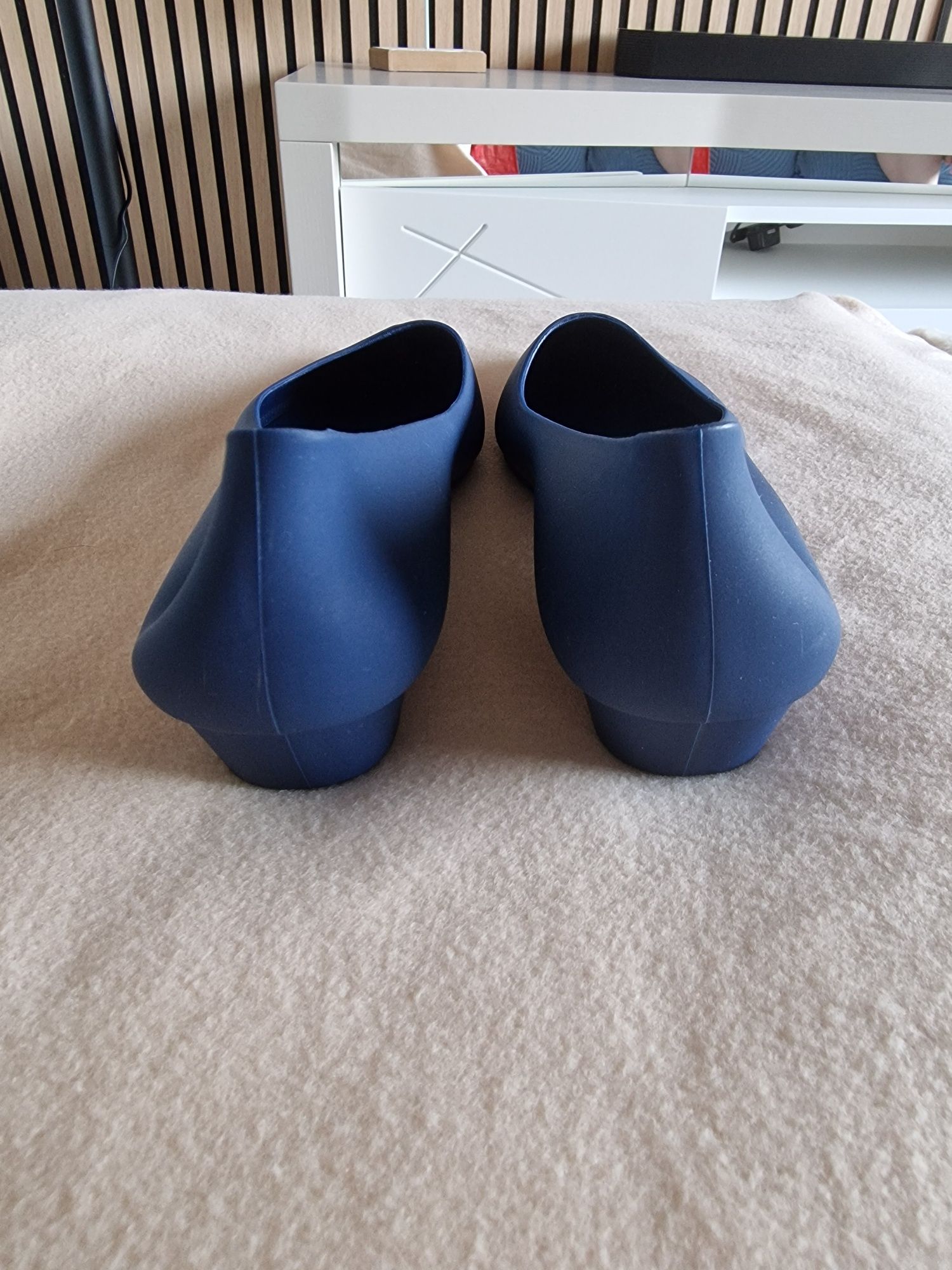 Sapatos Azuis Ponta Fina PVC Antiderrapantes Salto Alto
