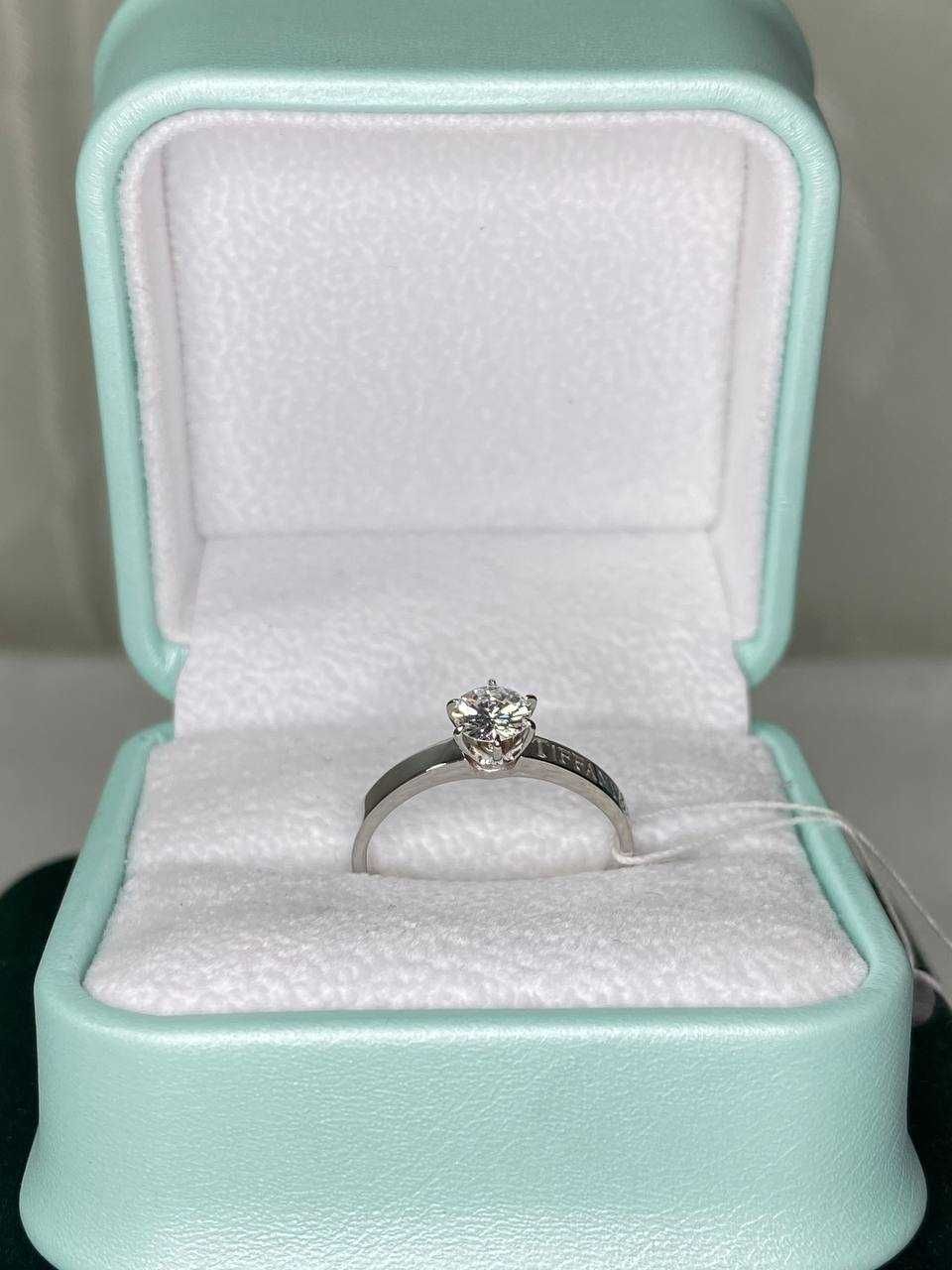 Золотое кольцо Tiffany с бриллиантом