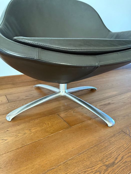 Fotel skórzany obrotowy BoConcept