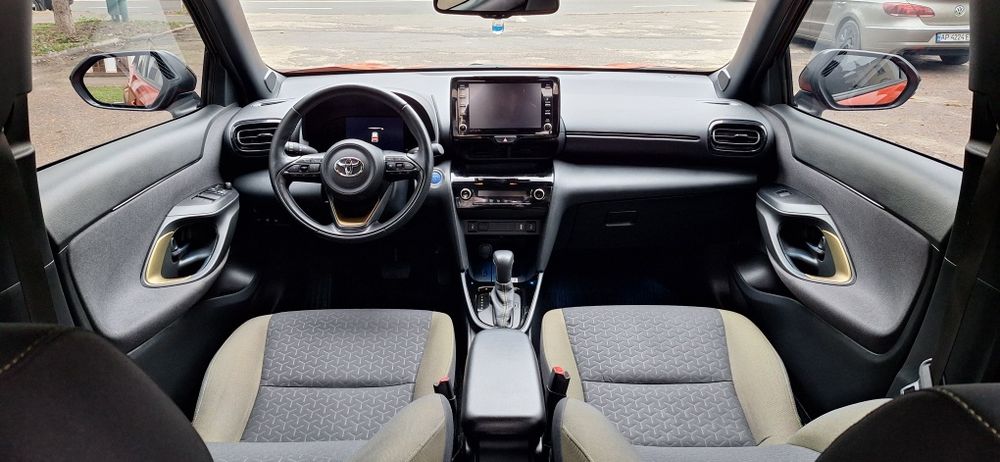 Продам Toyota Yaris Cross hybrid 2023