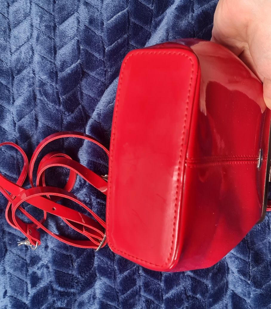 Skórzana mała czerwona torebka firmy Baron