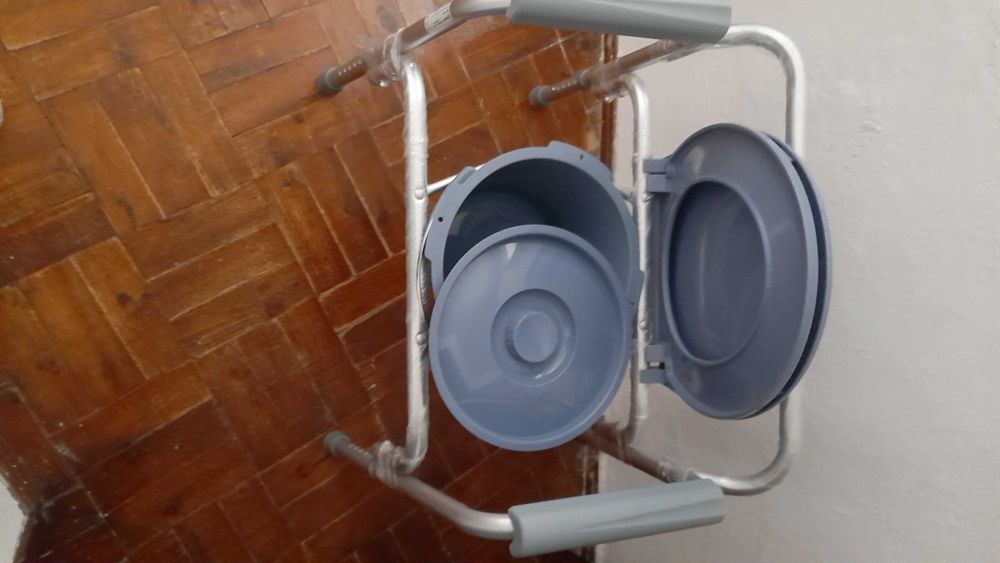 Cadeira ortopedica com wc, e higiene