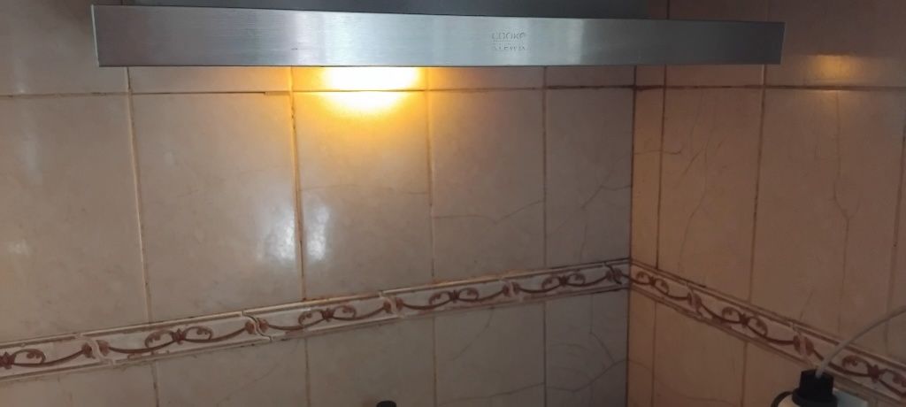 Exaustor impecável