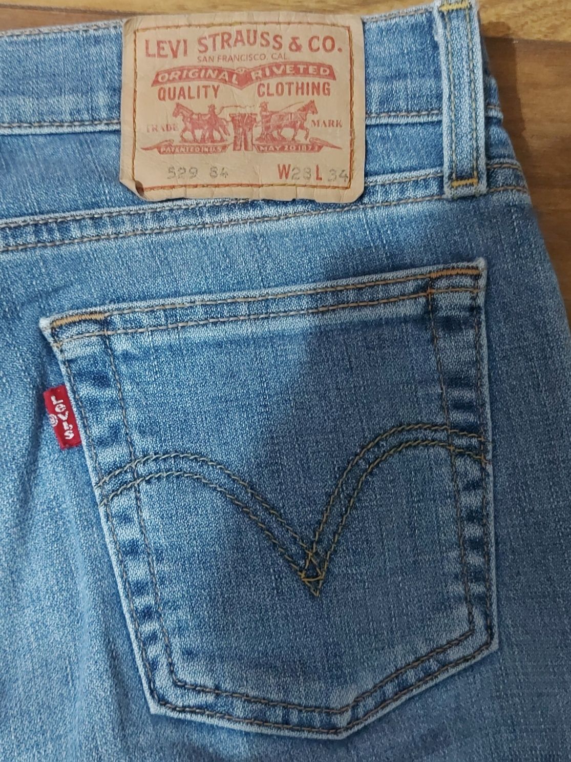 Spodnie jeansowe Levis M