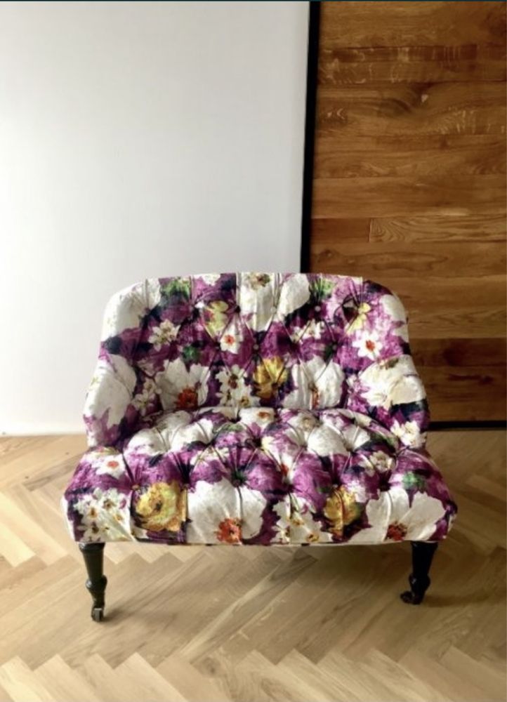 Sofa chesterfield pikowana welurowa aksamitna kwiaty drewno