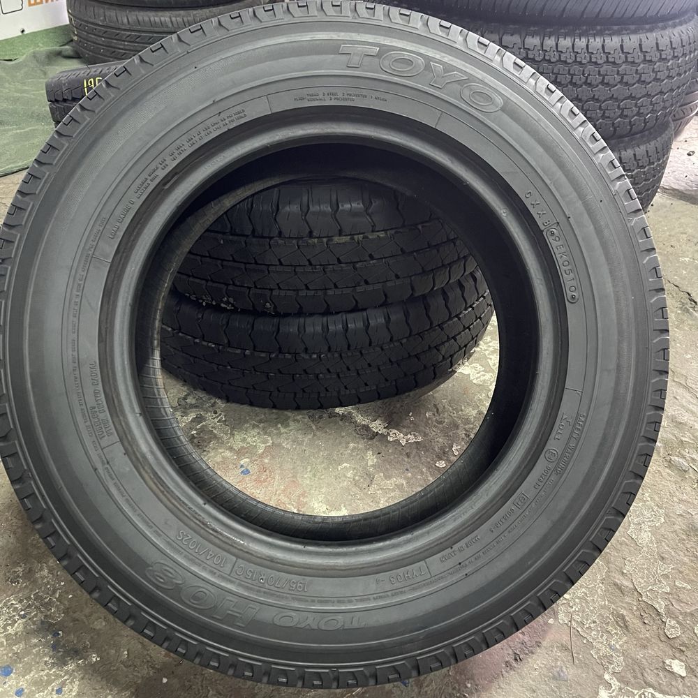 Шини 195/70 r15c Toyo. 8.7мм. 2шт