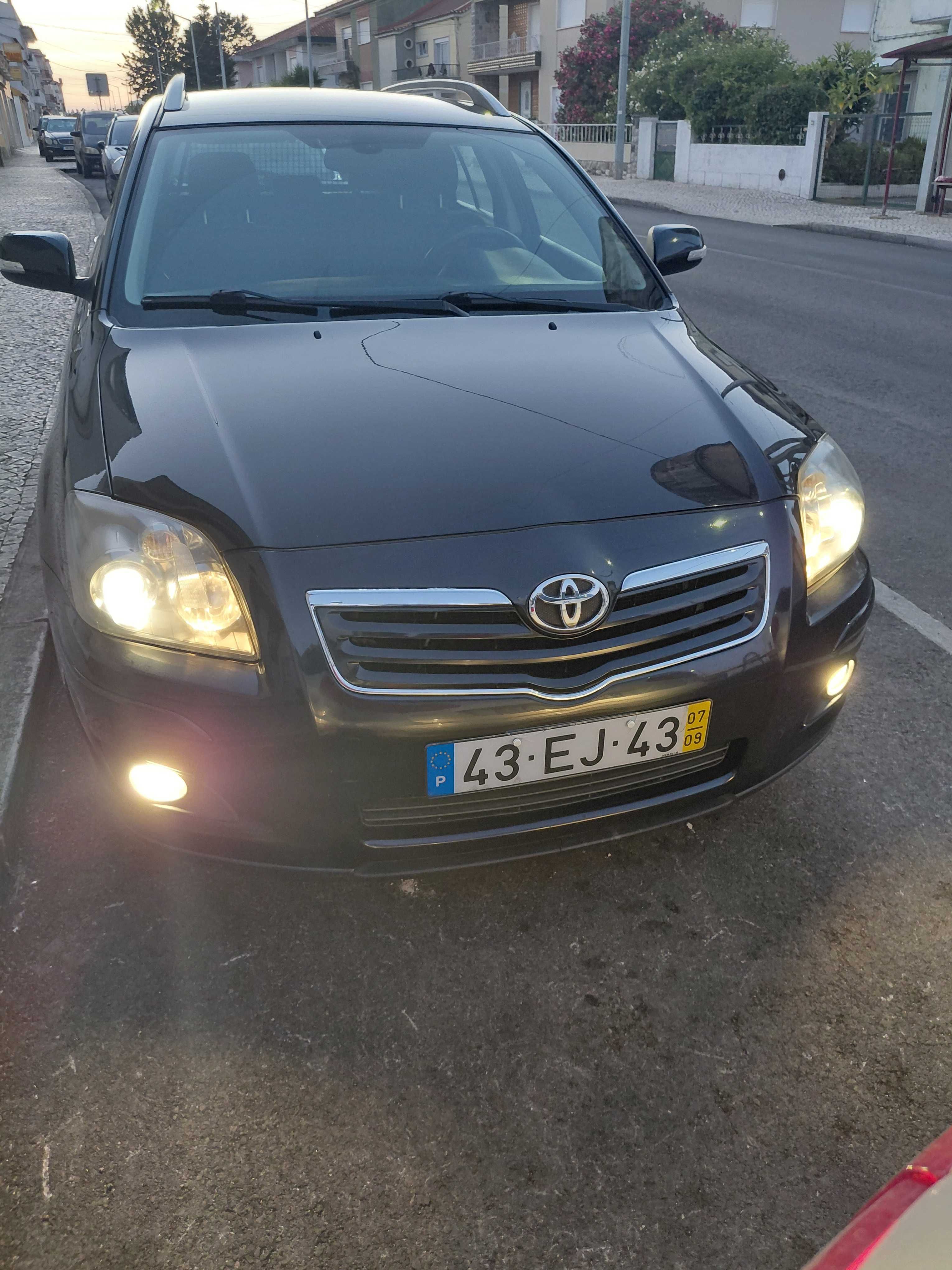 Toyota  avensis  carro único