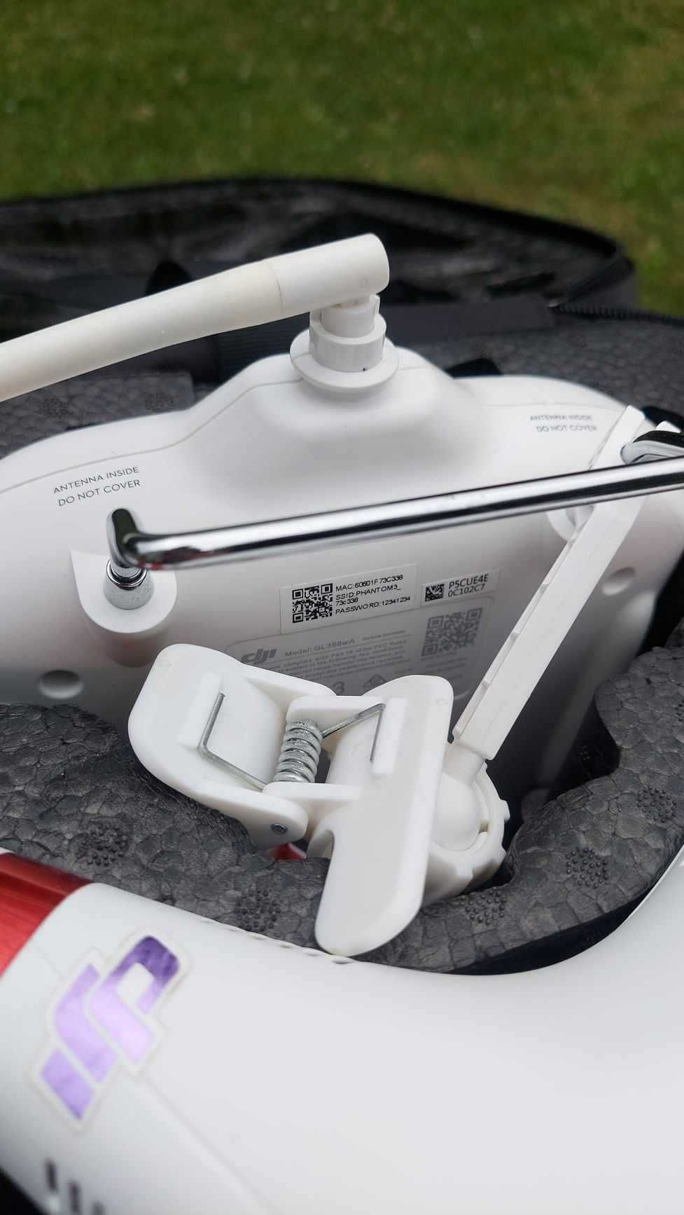 Dron DJI Phantom 3 Standard + plecak (odbytych 10 lotów)