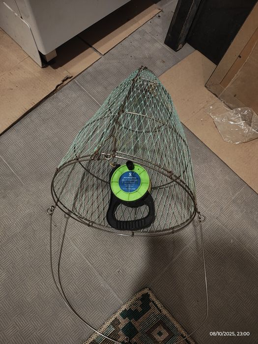 Cesto e corda de pesca